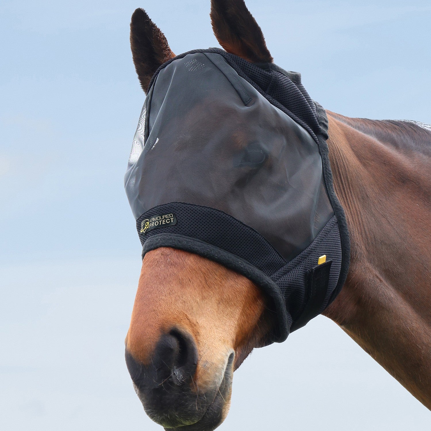 HY Armoured Protect half fly mask without ears - Black